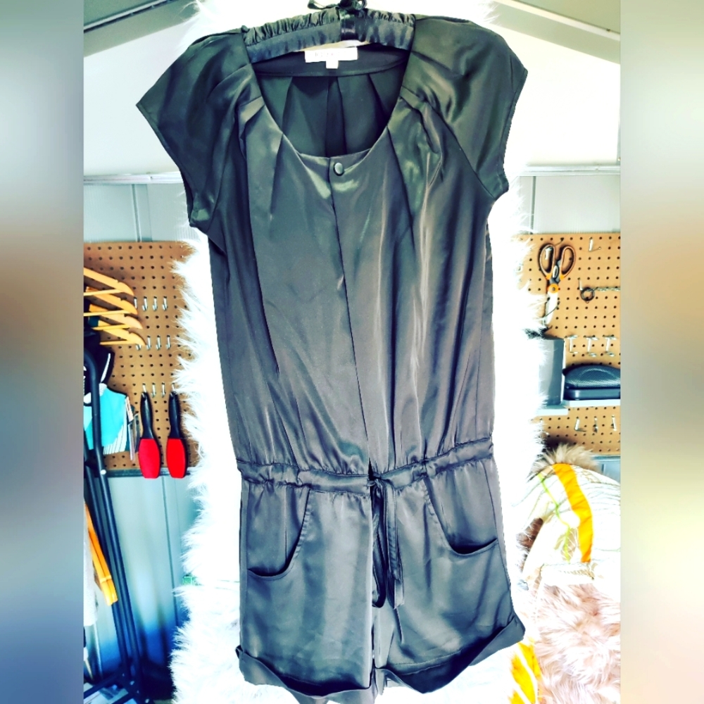 Joy 🩷 Joy *S-M* adorable shiny black romper
